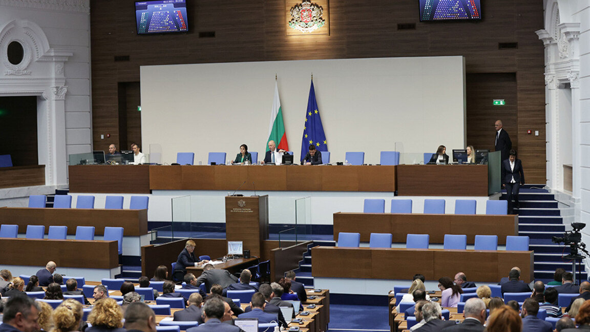 Прегласуват процедурата по вота на недоверие към кабинета