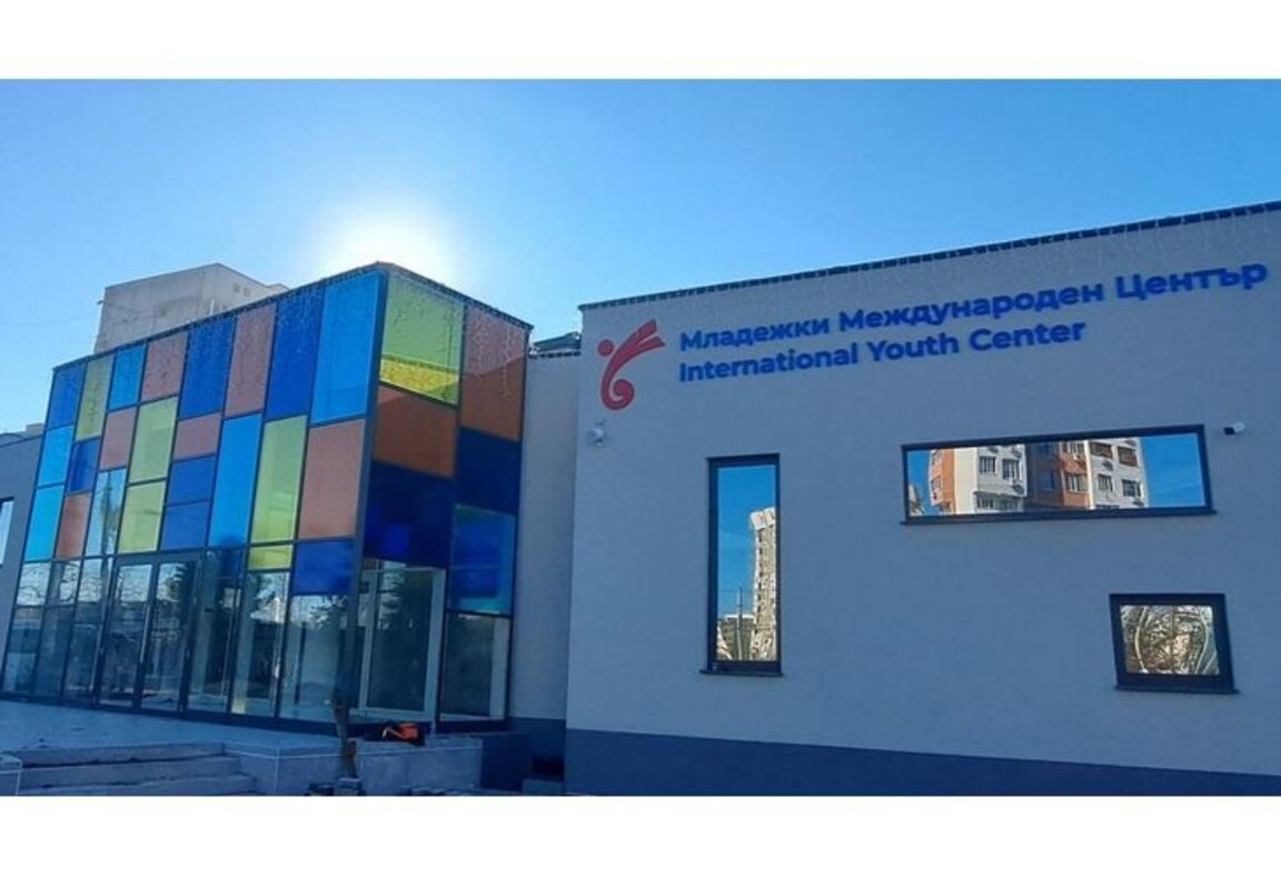 Бургаският куклен театър играе спектакли и в комплекс "Меден рудник"