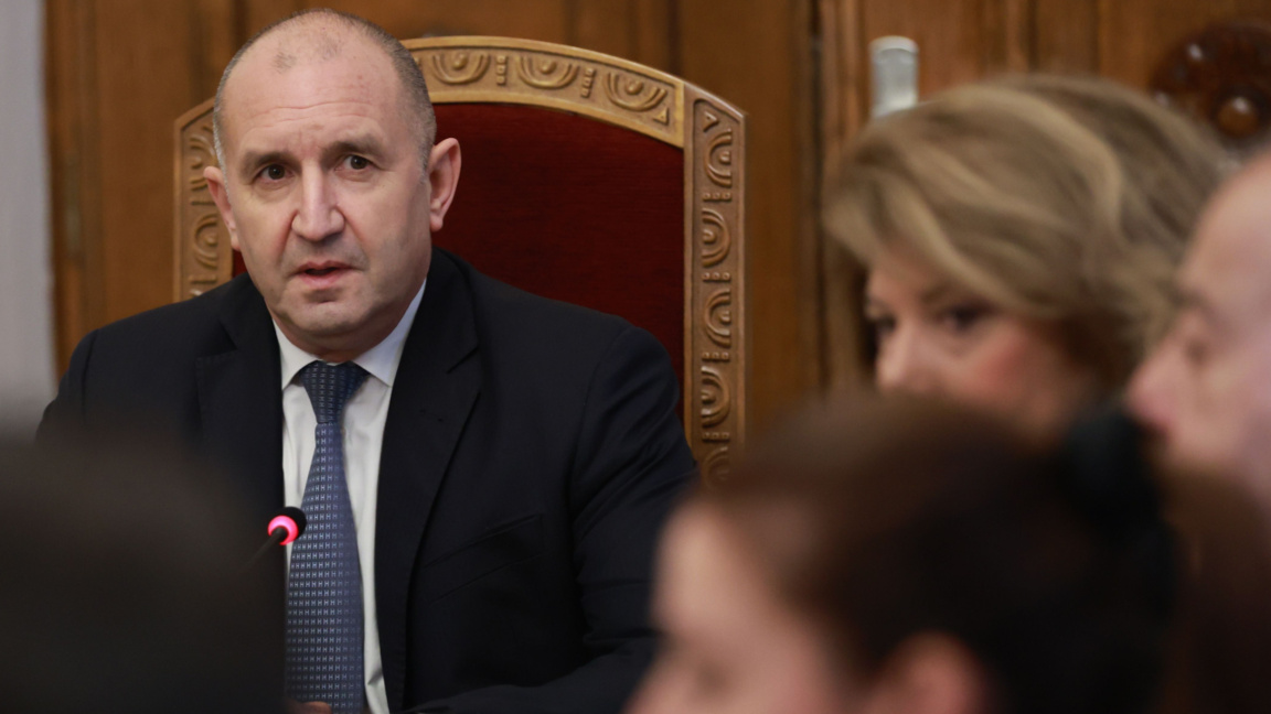 Призоваха президента да насрочи изборите за парламент в началото на април