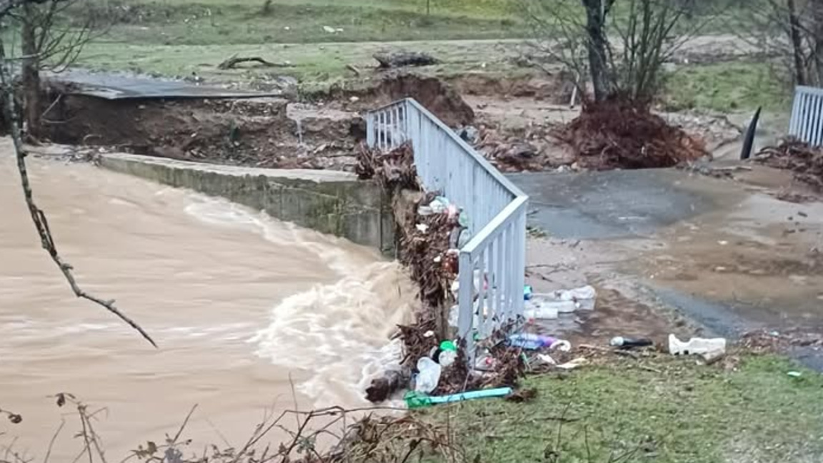15 жители са блокирани заради разрушен мост в община Крумовград