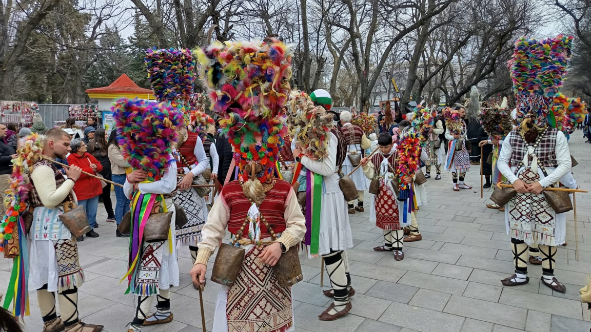 Многобройно и пъстро участие във Фестивала на маскарадните игри в Стара Загора