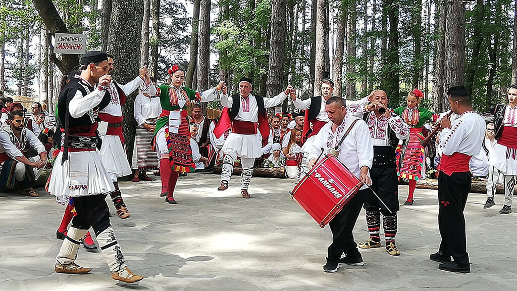 La Jeravna s-a încheiat Festivalul costumelor populare
