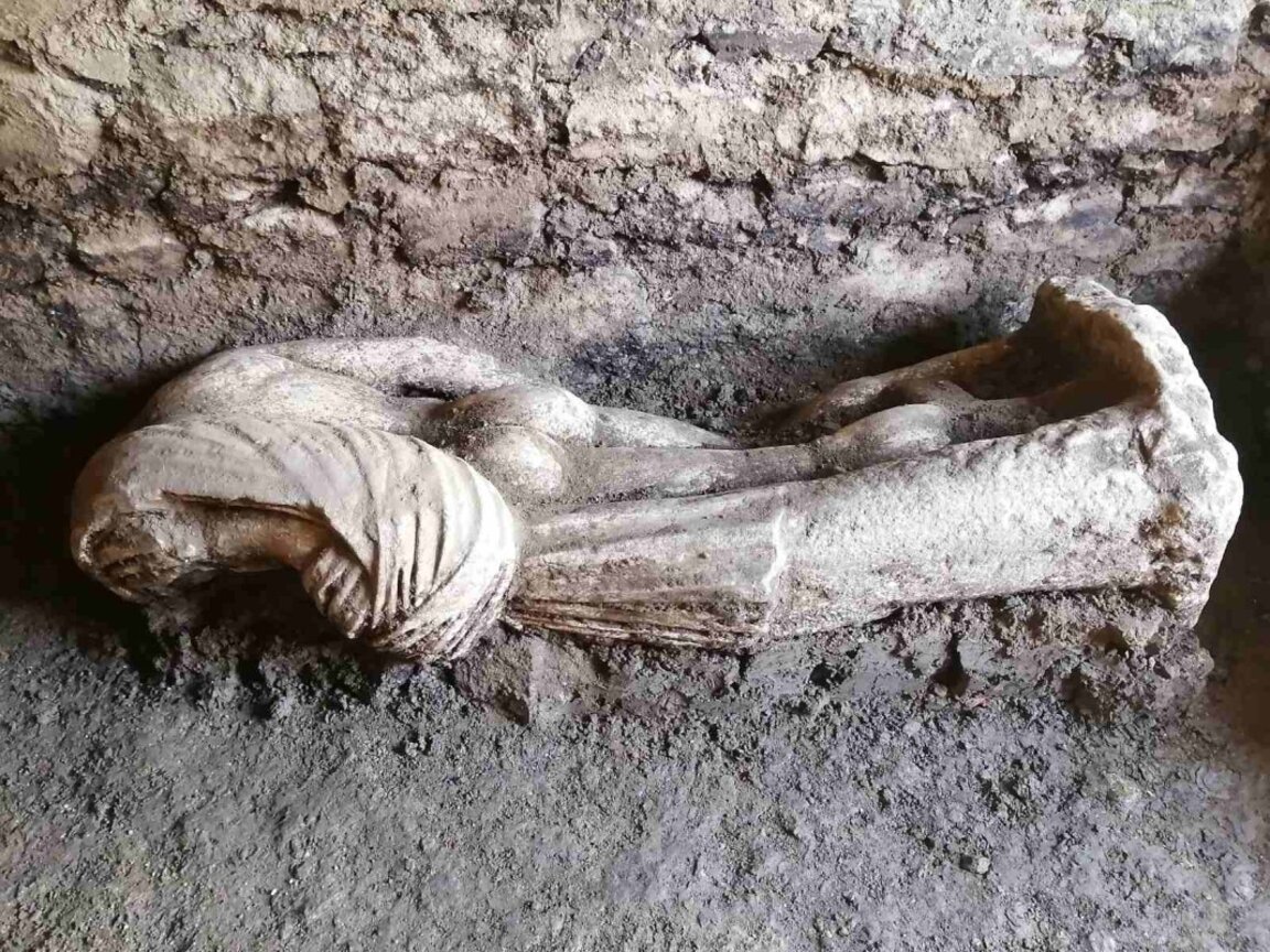 Втора статуя откриха в канала на Хераклея Синтика