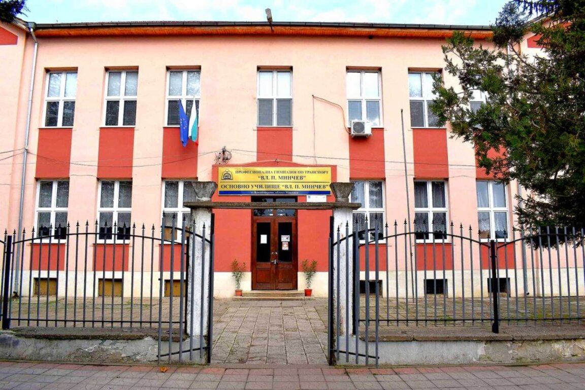 Гимназията по транспорт в село Владимирово е образец за съвременно училище