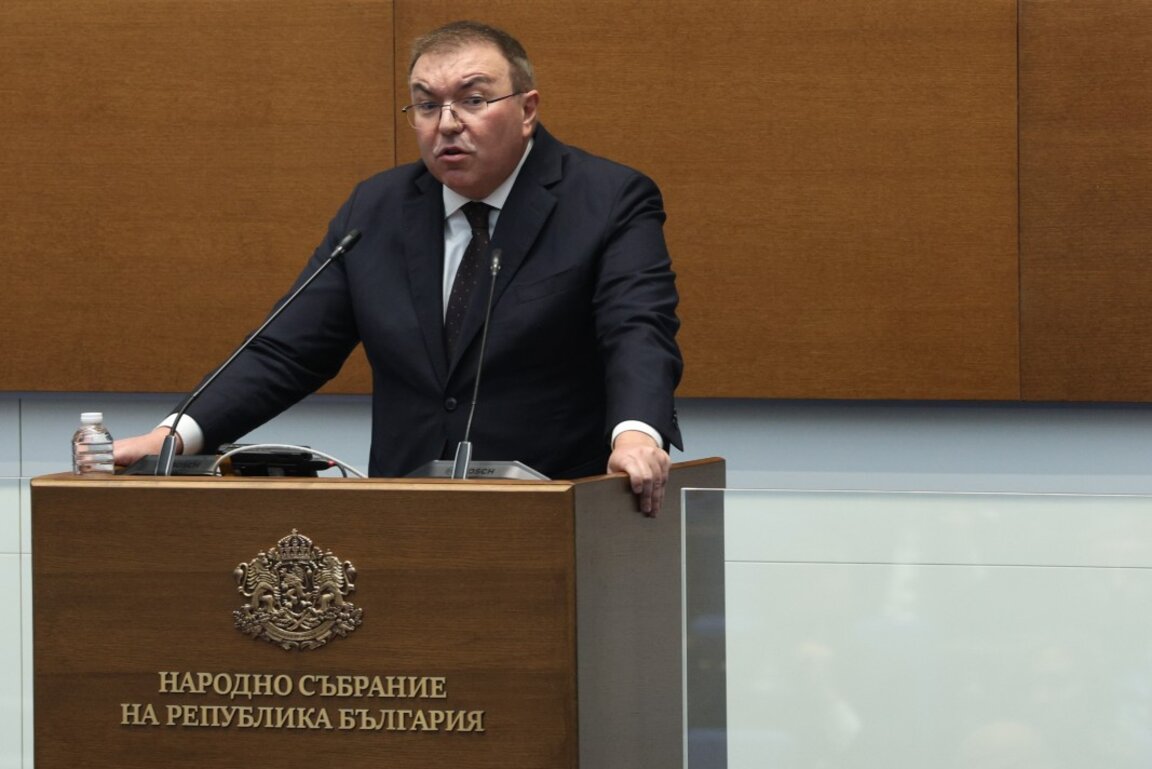 Проф. Костадин Ангелов