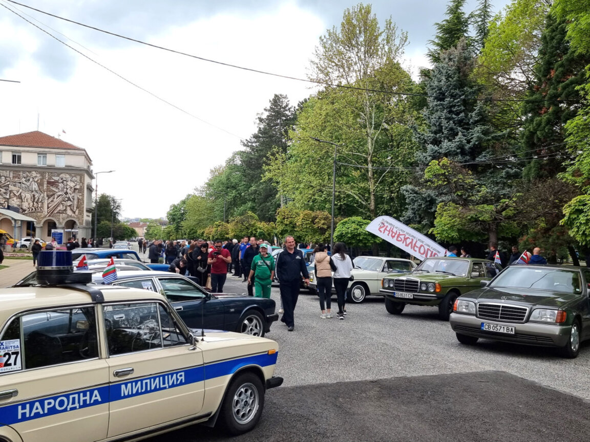 Ретро парад на автомобили в Кърджали