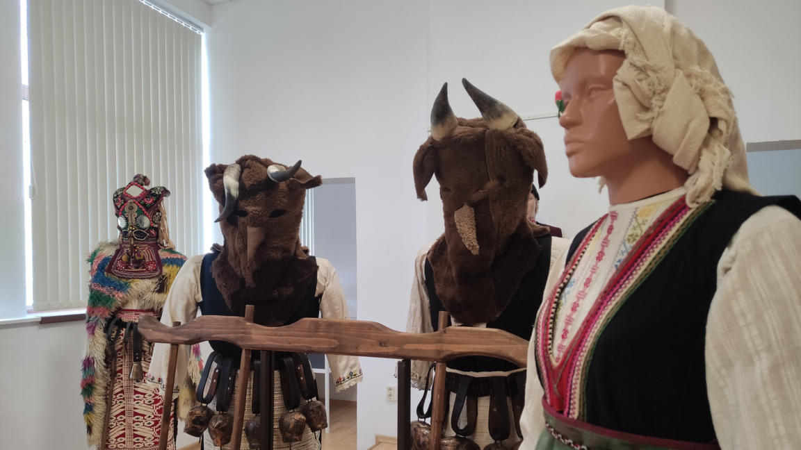 Изложба Кукерски игри се открива в изложбената зала на музея в Балчик