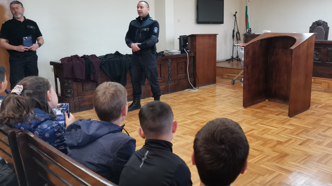 Урок по правосъдие за четвъртокласниците от СУ „Иван Вазов“