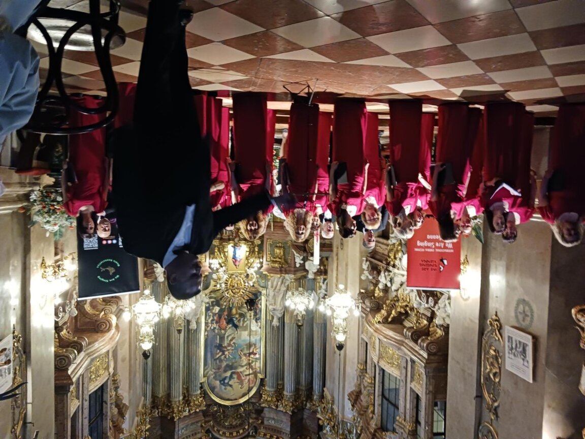 Хор "Родни звуци" на виенска сцена