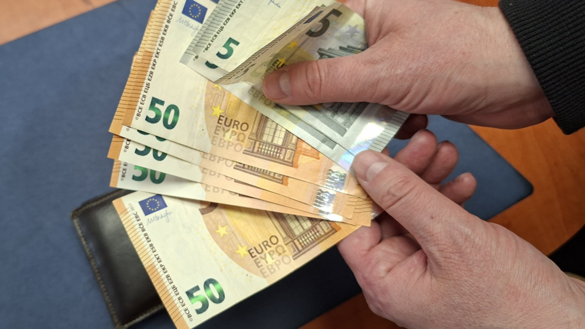 Сигнал на 112 или в Полицията при съмнение за фалшиво евро 