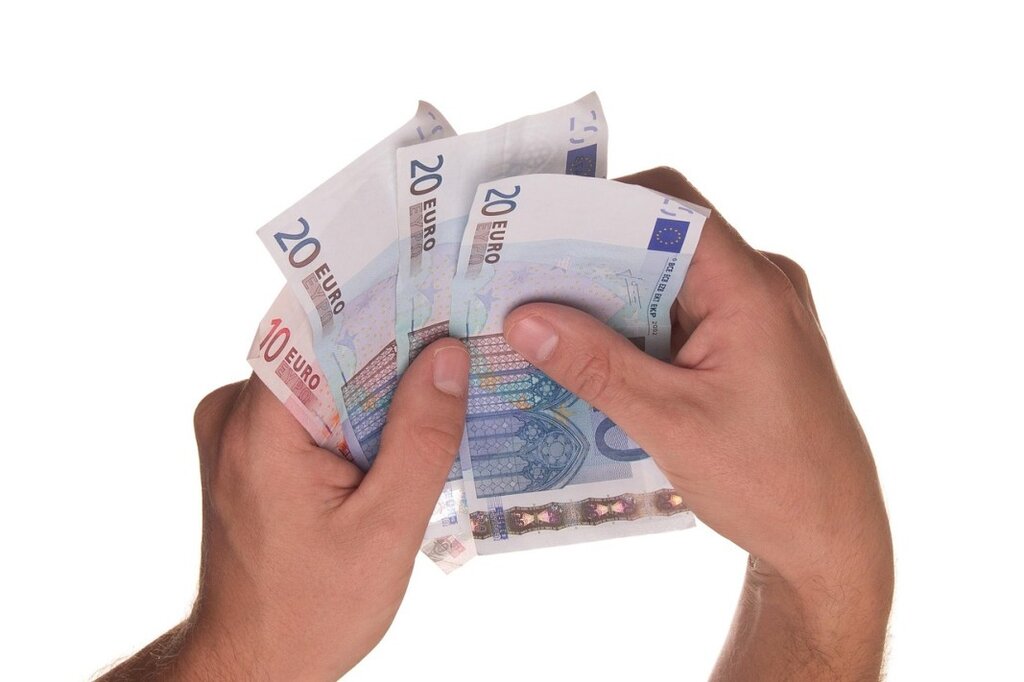 Starting February 1, shopping will be done only in euros