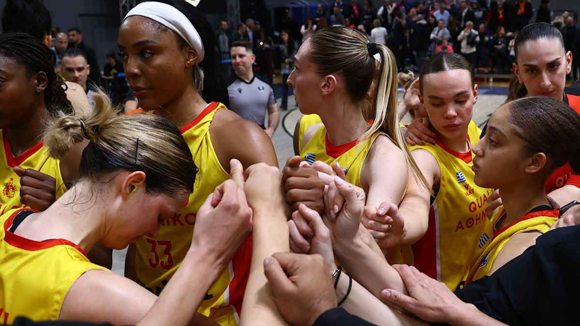 Борислава Христова (вляво) вкара 5 точки срещу Мерсин.