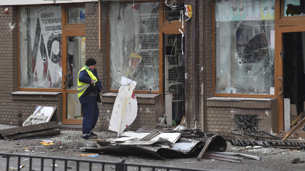 Самоделни бомби убиха полицайка и раниха 25 души в Лвов 