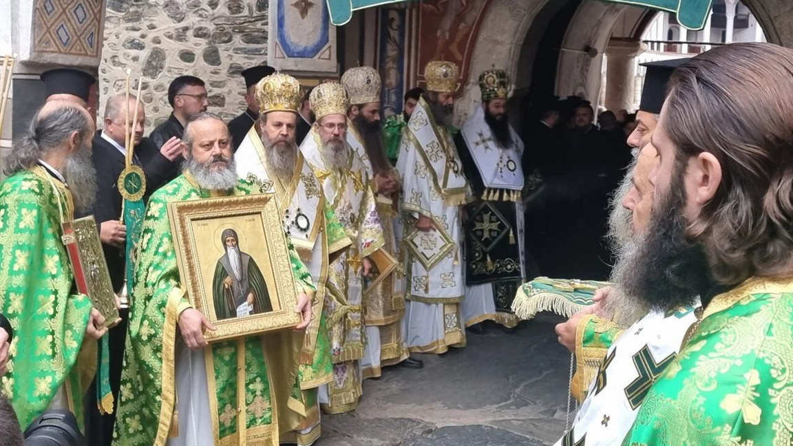 Los patriarcas Bartolomé y Daniil ofician juntos en el Monasterio de Rila