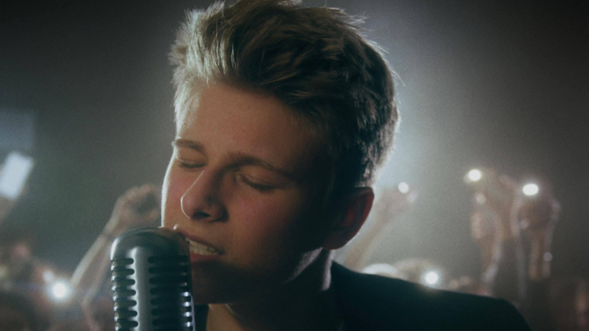 "История без край" – втора авторска песен на талантливия Филип Донков