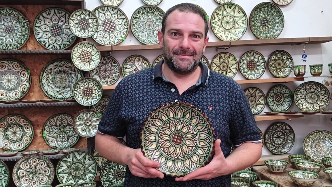 Royal symbols from the Second Bulgarian Kingdom adorn sgraffito pottery by the new master craftsmen
