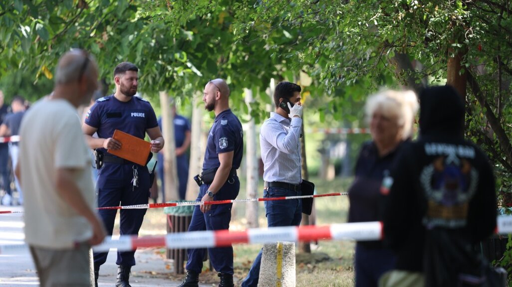 Падане заради интоксикация - вероятната причина за смъртта на мъжа, открит до стадиона в София