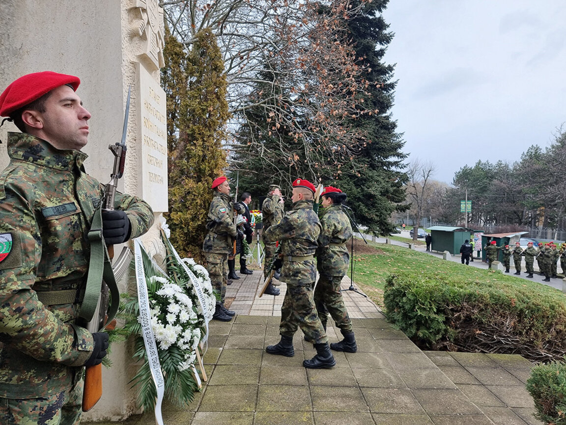 Отдадоха почит на загиналите български военни в Кербала