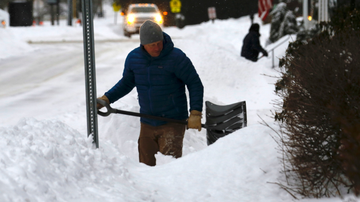 Расте броят на жертвите на зимната буря и ниските температури в САЩ