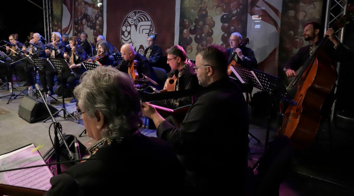 Любов в неравноделен такт. 70 години Оркестър за народна музика.