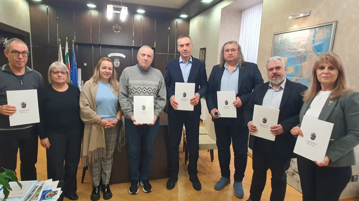 Кметът и учителските синдикати в Бургас подписаха анекс към КТД 