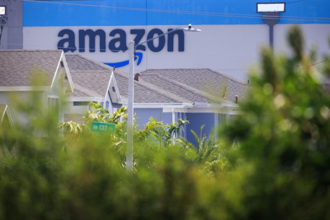 Amazon отрече, че ще публикува на уебсайта си колко костват тарифите на Тръмп на цените на продуктите