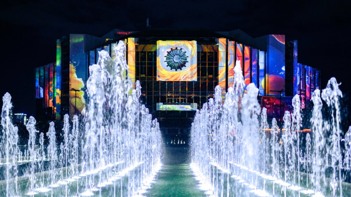 Sofia als glitzernde Galerie unter den Sternen - Lichtshow LUNAR 2025