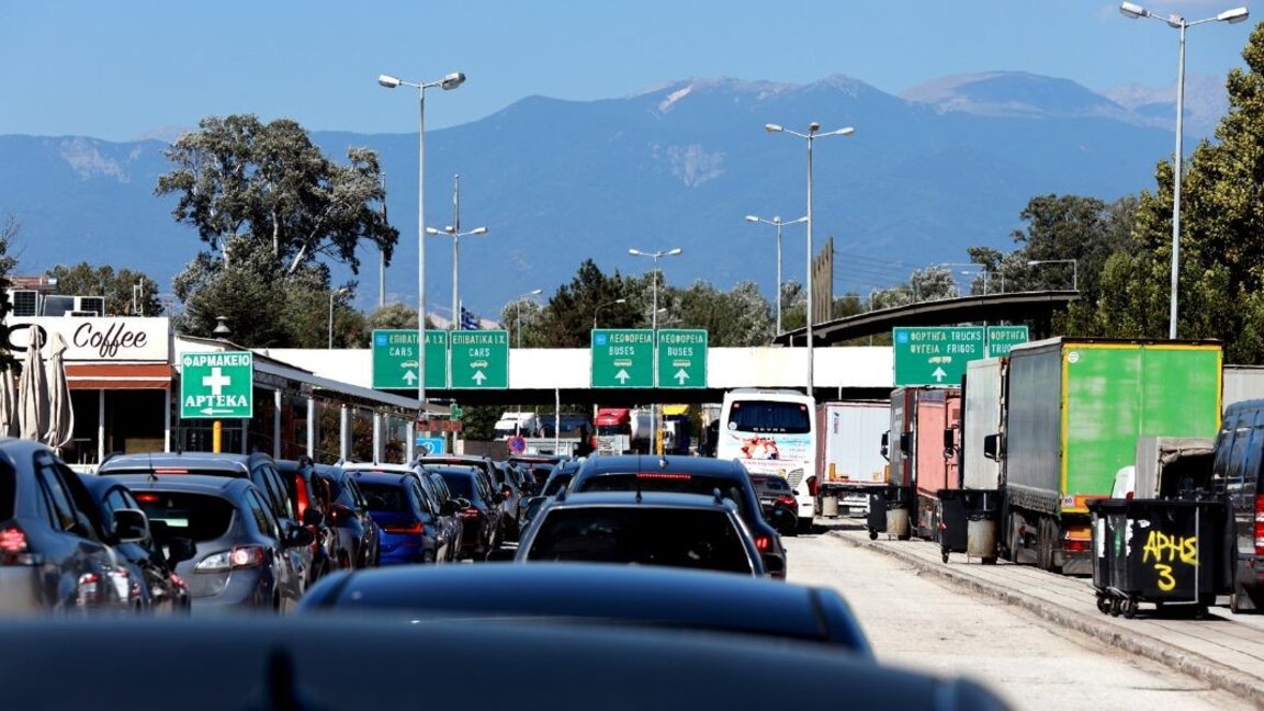 Kulata-Promachonas border crossing between Bulgaria and Greece