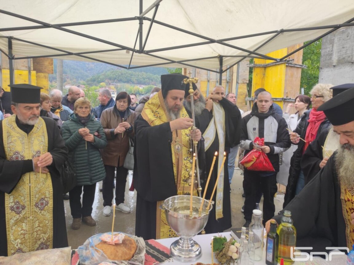 Положиха основния камък на новостроящата се църква в Симитли