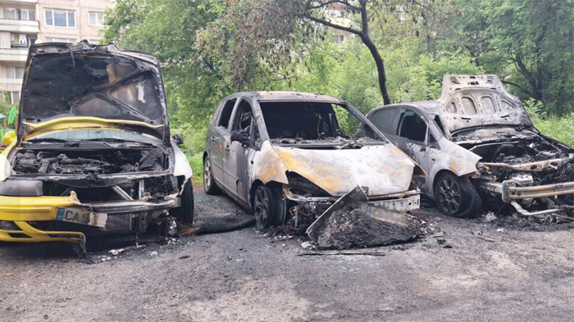 В столичния ж.к. "Дианабад" напълно изгаря по една кола на седмица средно