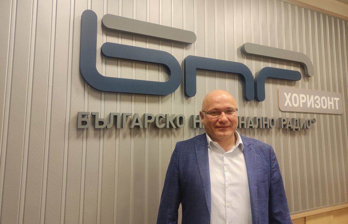 Доц. д-р Стоян Везенков