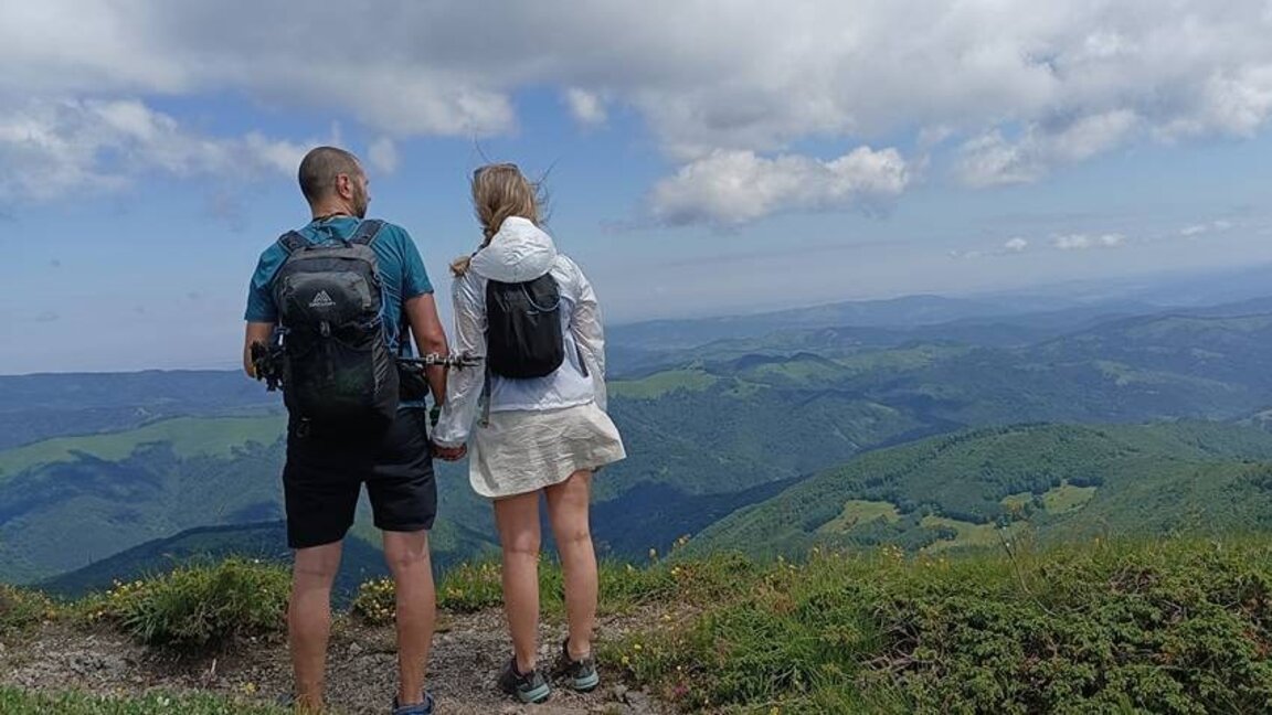 Të takosh shpirtin tuaj binjak në male ose çfarë është një "shëtitje për beqarë"