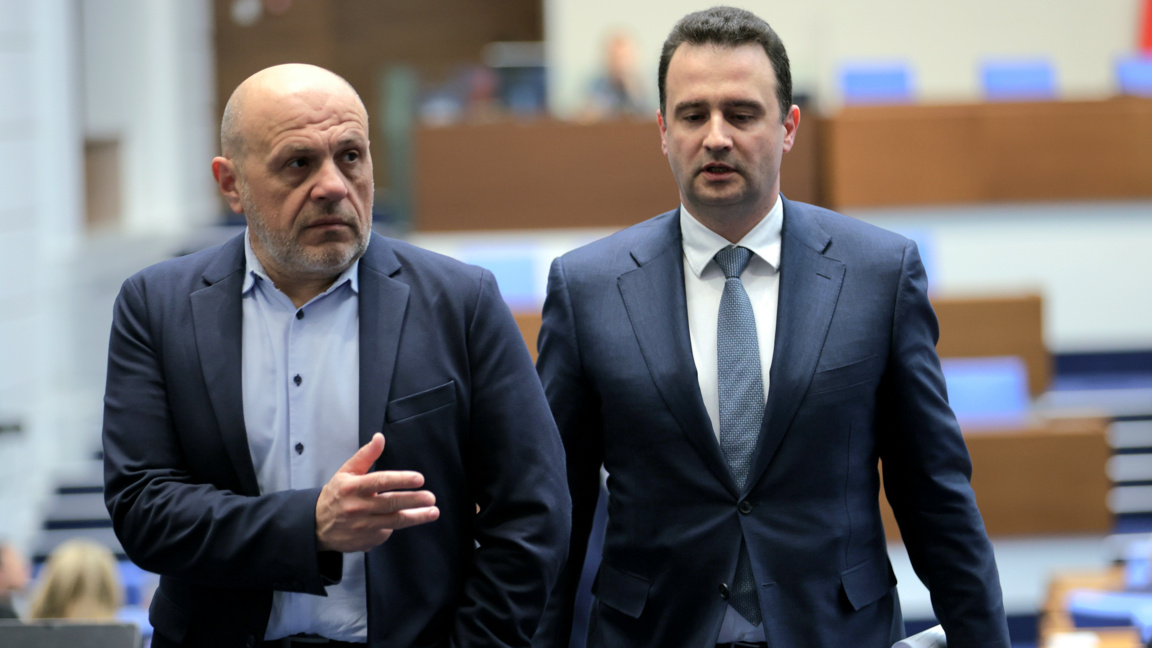 Депутатите от ГЕРБ-СДС Томислав Дончев и Жечо Станков (вдясно).