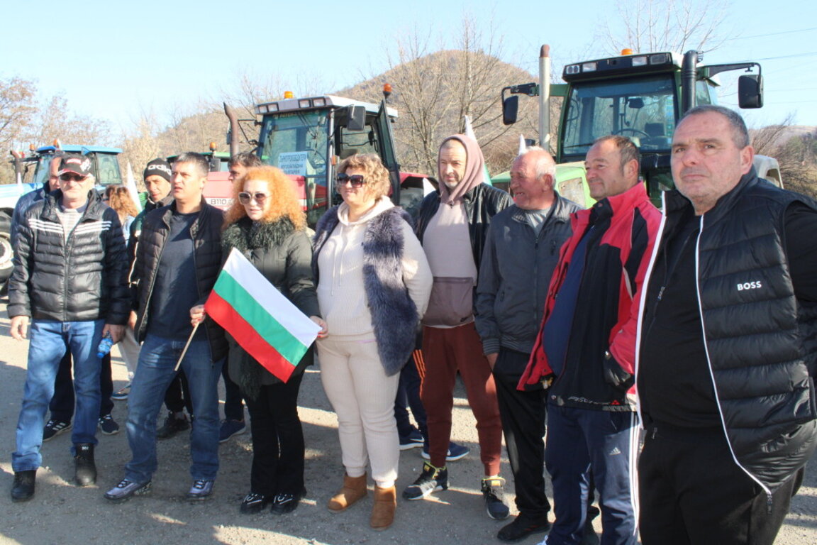 Земеделци от Пиринско блокираха Е-79 край Благоевград