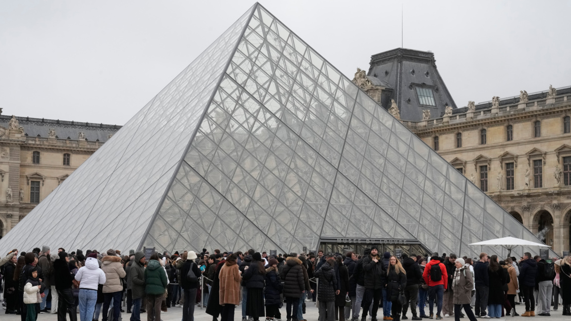 Директорката на Лувъра Лоранс де Кар подаде оставка