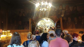 Стотици пловдивчани са в храма да почетат Божията майка