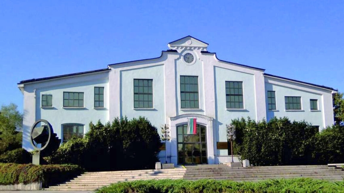 Το Μουσείο «Η γη και οι άνθρωποι» εκθέτει ορυκτά, πολύτιμους λίθους και απολιθώματα από όλο τον κόσμο
