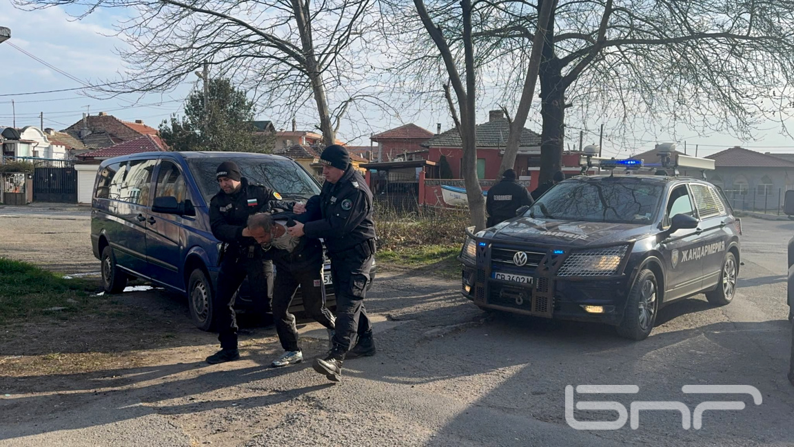 10 души са задържани при полицейска операция в Бургас