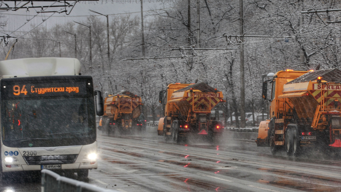 40 машини са чистили улиците от снега в София през нощта