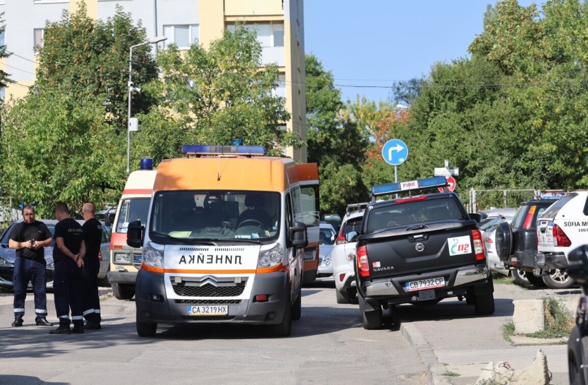 Мъж е с фрактури в "Пирогов" след срутване на таван в НБУ