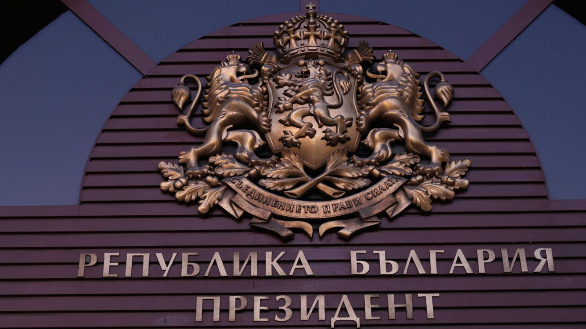 Unos dos tercios de la sociedad aprueban la dimisión del presidente Rumen Radev