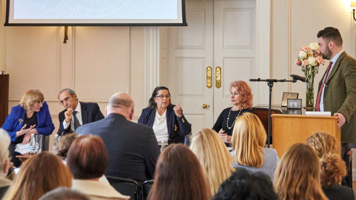 Дискусия, организирана с подкрепата на посланика на Великобритания в България Натаниъл Копси