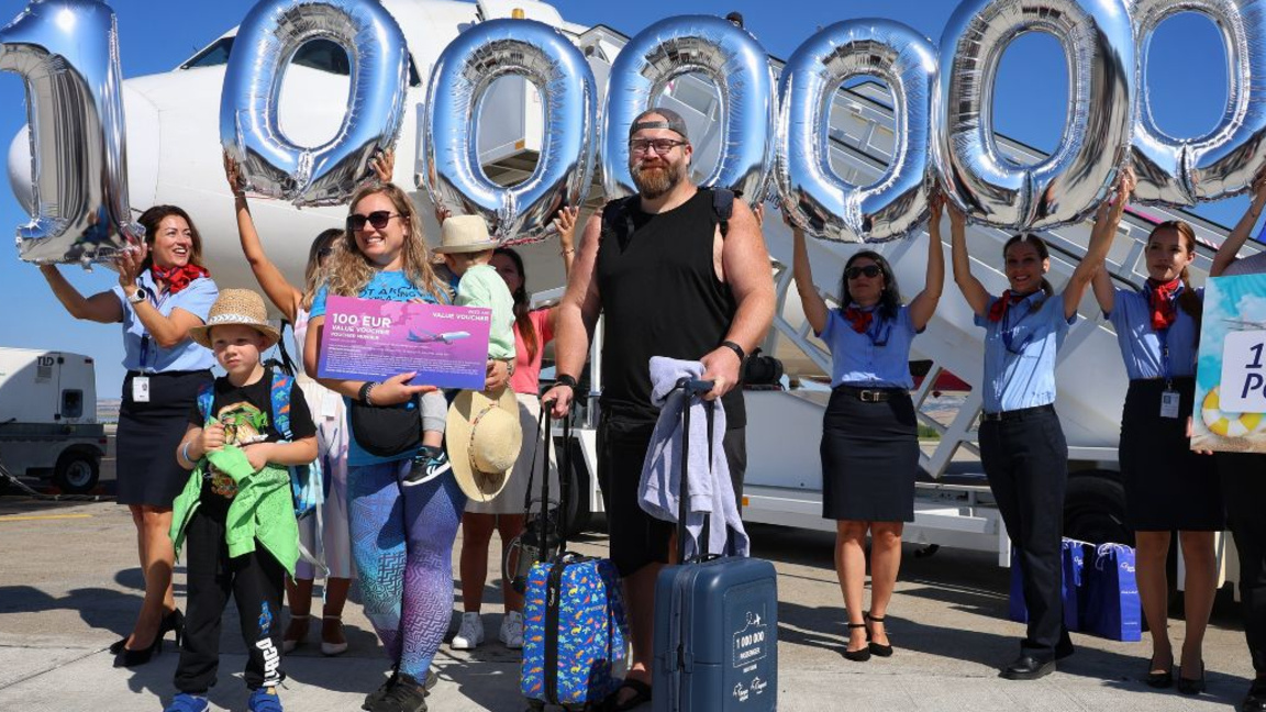 Burgas Havaalanının yıl için 1 milyonuncu yolcusu Polonyalı turist