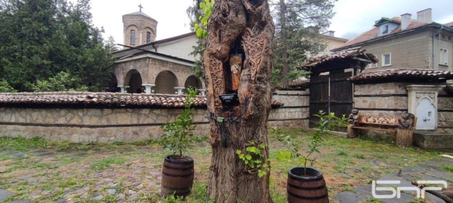 Mjeshtrit e Vracës ndërtuan një kishëz në zgavrën e një mani