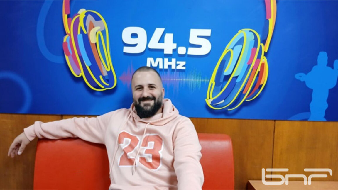 Росен Юлиев: Добрият стендъп комедиант има основа, върху която гради импровизацията