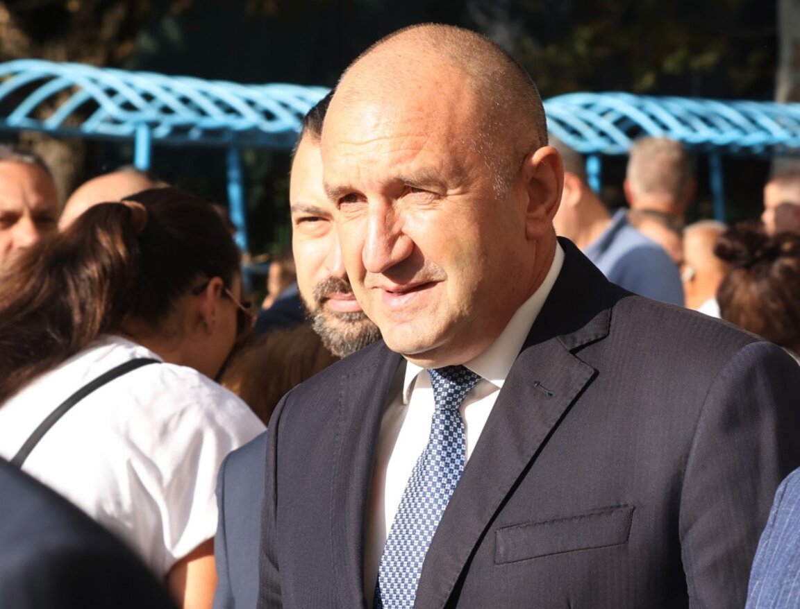 Радев: Не искам на този прекрасен празник да се занимаваме с обречени вотове на недоверие