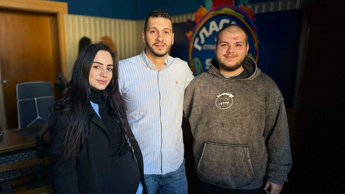 Габриела, Георги и Иван в средата