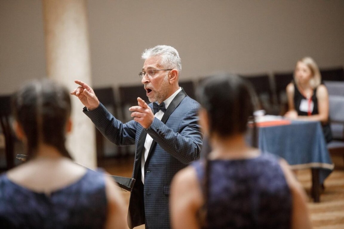 Диригентът Димитър Костанцалиев