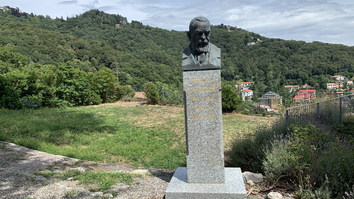 Monumenti i Penço Sllavejkovit në Brunate
