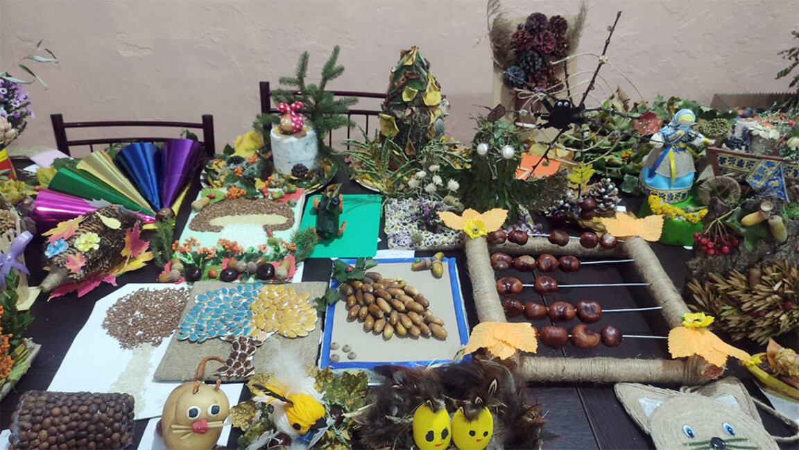 Ученици от българско училище в Украйна творят картини от зърнени култури